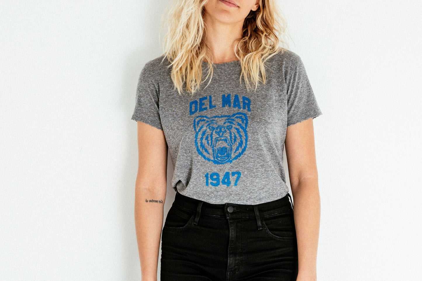 
                  
                    the "del mar bear" tee Tee Number 1926   
                  
                